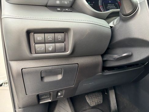 Used 2024 Toyota Highlander Limited AWD/4WD image 29