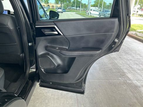 Used 2023 Mitsubishi Outlander SE FWD image 31