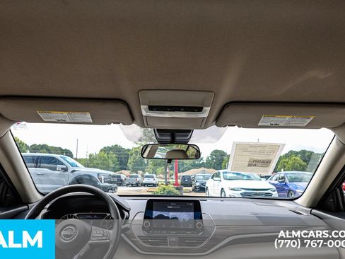 Used 2025 Nissan Altima 2.5 SV FWD image 53