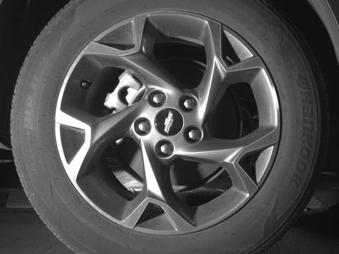 Used 2025 Chevrolet Trax LT FWD image 15