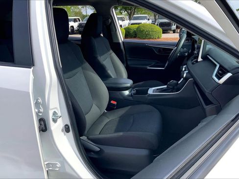 Used 2024 Toyota RAV4 LE image 9