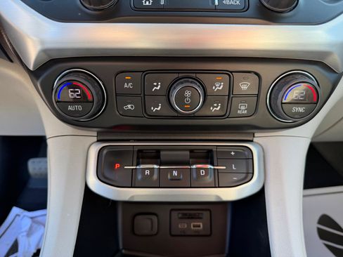 Certified 2023 GMC Acadia SLT FWD image 27