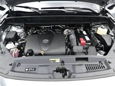 Used 2021 Toyota Highlander Limited FWD image 17