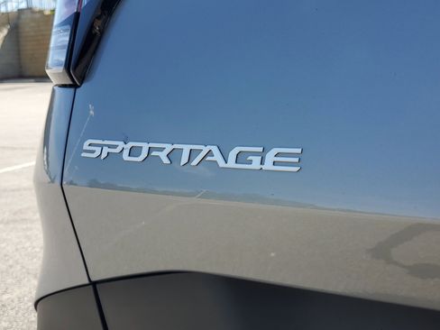 Used 2025 Kia Sportage LX FWD image 8