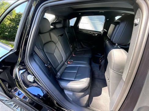 Certified 2026 Porsche Macan AWD/4WD image 21