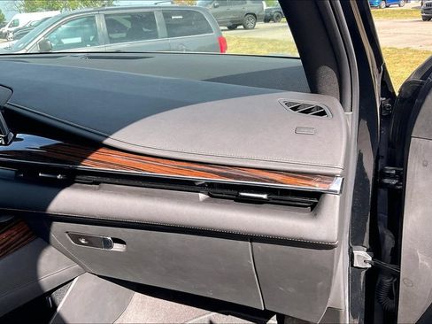 Used 2023 Cadillac Escalade Luxury AWD/4WD image 16