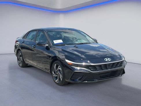 Used 2025 Hyundai Elantra Sport FWD image 5