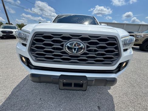 Used 2021 Toyota Tacoma TRD Off-Road image 3