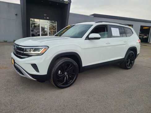 Used 2023 Volkswagen Atlas SE w/ Black Wheel Package AWD/4WD image 2