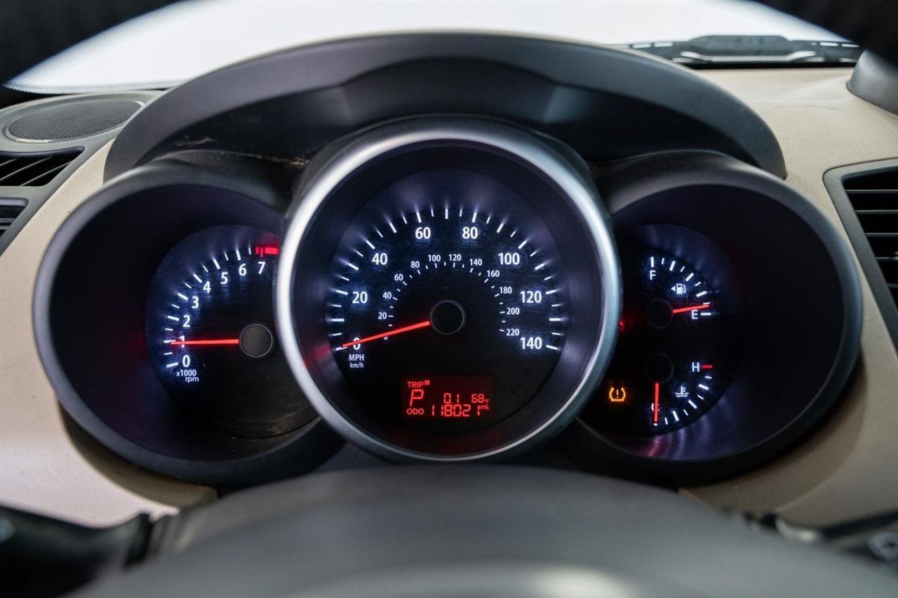 Used 2012 Kia Soul ! FWD image 11
