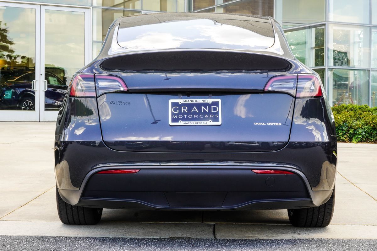 Used 2024 Tesla Model Y Long Range AWD/4WD image 11