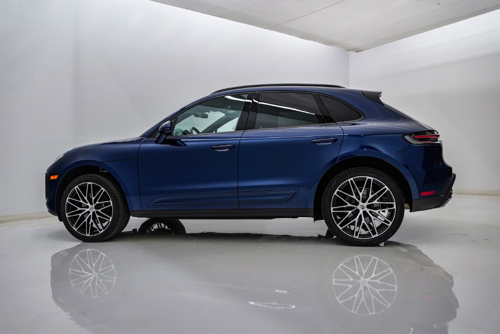 Certified 2026 Porsche Macan AWD/4WD image 2