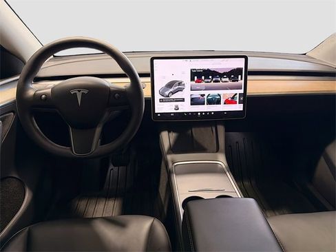 Used 2023 Tesla Model Y Long Range image 19