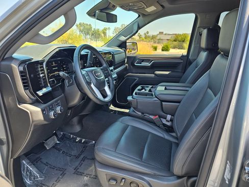 Used 2025 GMC Sierra 1500 SLT AWD/4WD image 16