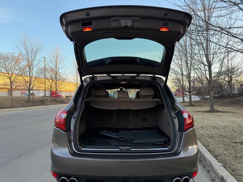 Used 2011 Porsche Cayenne S AWD/4WD image 7