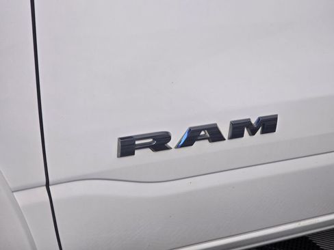 Used 2022 RAM 1500 Laramie AWD/4WD image 11