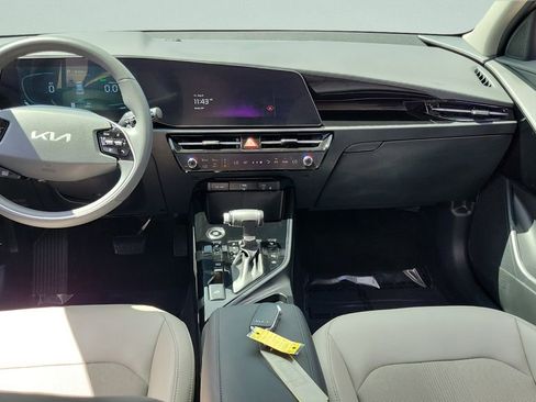 Used 2025 Kia Niro EX FWD image 18