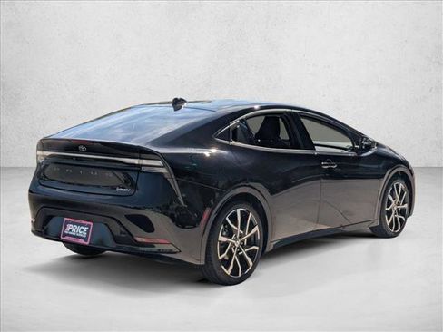 Used 2025 Toyota Prius Plug-In Hybrid image 5