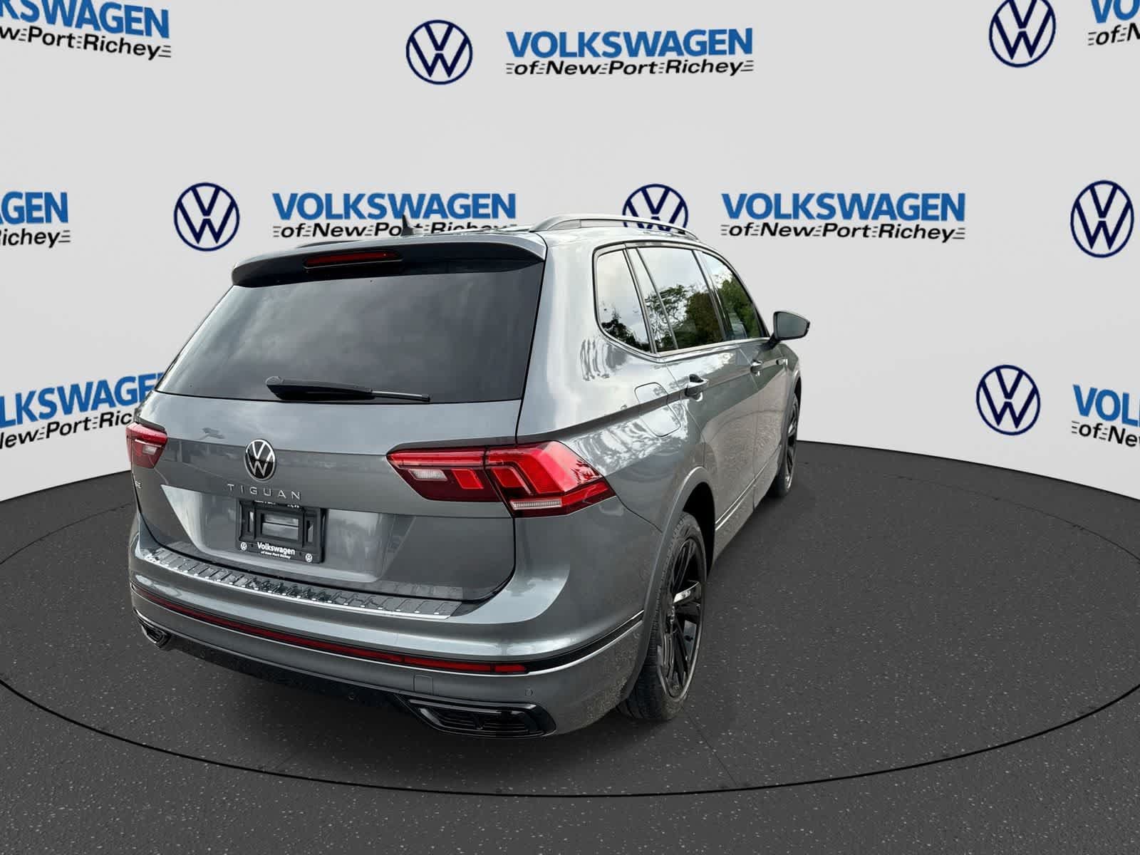 Used 2024 Volkswagen Tiguan SE R-Line FWD image 14