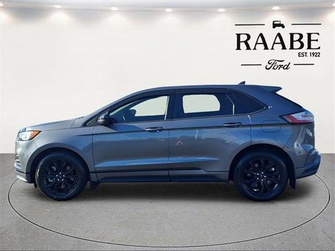 Used 2022 Ford Edge SE w/ Black Appearance Package image 4