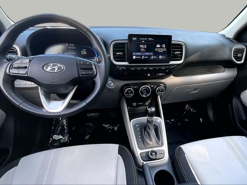 Used 2025 Hyundai Venue SEL FWD image 16
