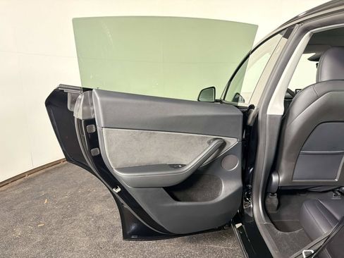 Used 2024 Tesla Model Y Long Range RWD image 30