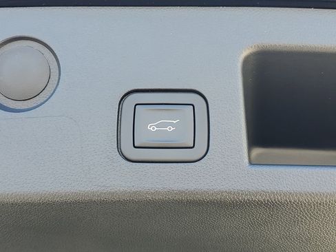 Certified 2025 Chevrolet Equinox ACTIV w/ Convenience Package III FWD image 9