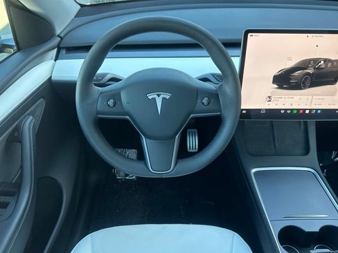 Used 2023 Tesla Model Y Performance AWD/4WD image 13