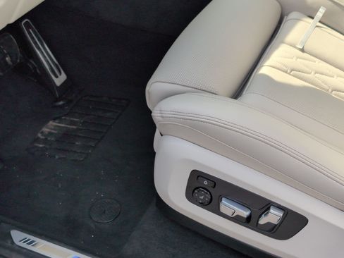 New 2026 BMW X7 M60i AWD/4WD image 17