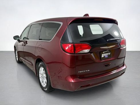 Used 2017 Chrysler Pacifica Touring FWD image 5