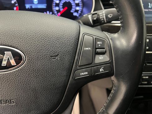 Used 2016 Kia Cadenza Premium image 39