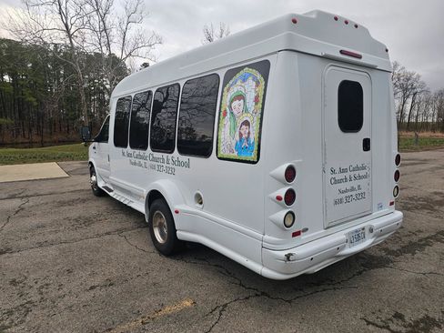 Used 2010 Ford E-350 and Econoline 350 Super Duty image 7