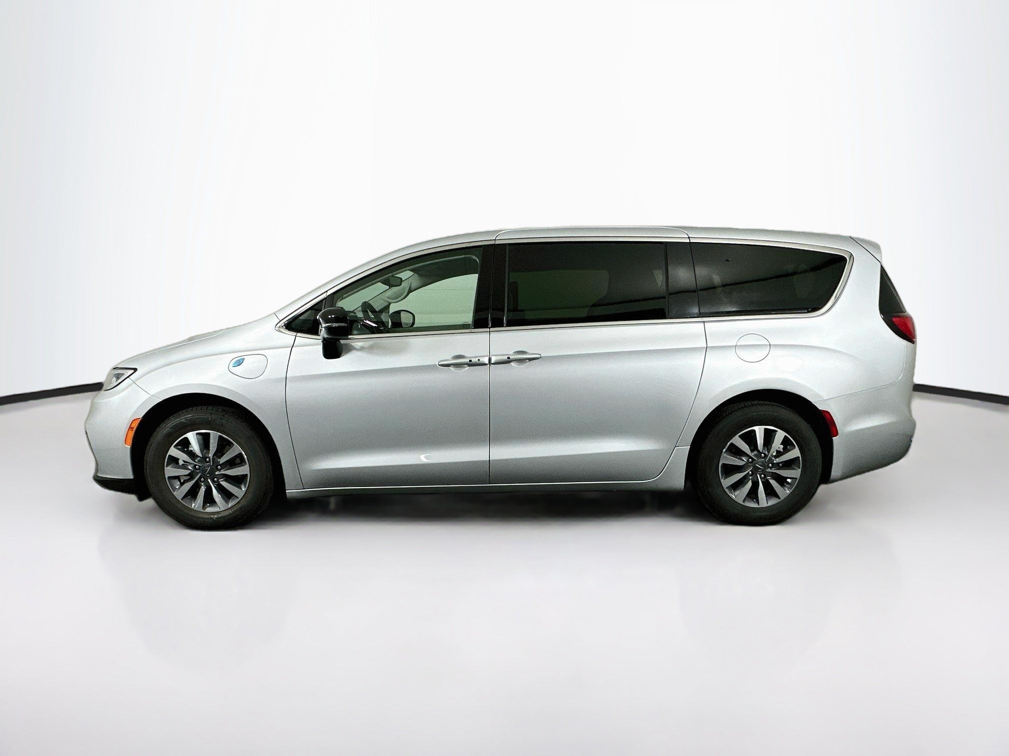 Used 2024 Chrysler Pacifica Limited FWD image 4