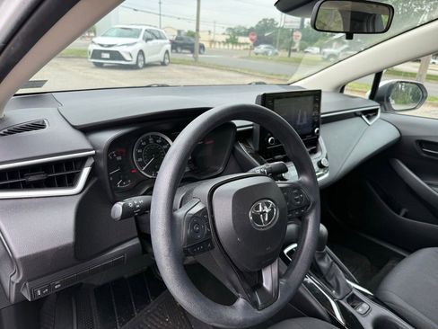Used 2022 Toyota Corolla LE FWD image 10