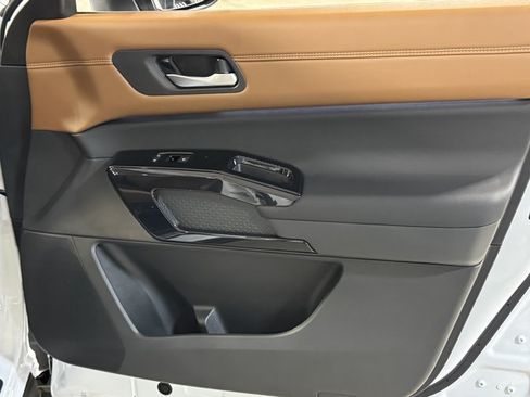 New 2026 Nissan Pathfinder Platinum w/ Cargo Package AWD/4WD image 8