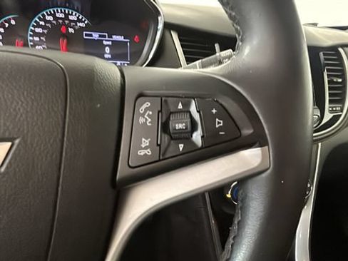 Used 2020 Chevrolet Trax LT w/ LT Convenience Package FWD image 16
