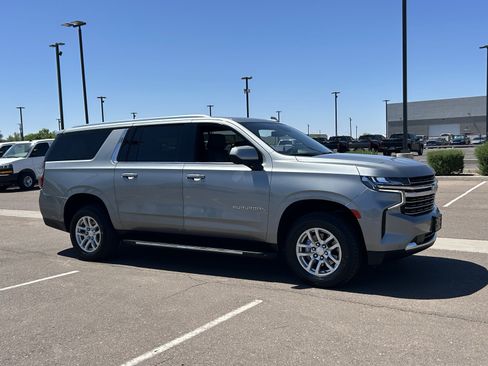 Certified 2024 Chevrolet Suburban LT RWD image 7