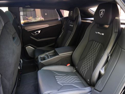 Used 2023 Lamborghini Urus Performante AWD/4WD image 8