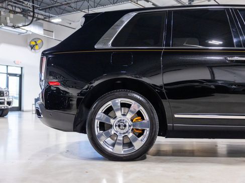 Used 2022 Rolls-Royce Cullinan AWD/4WD image 17