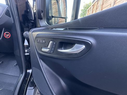 Used 2019 Mercedes-Benz Sprinter 2500 image 31