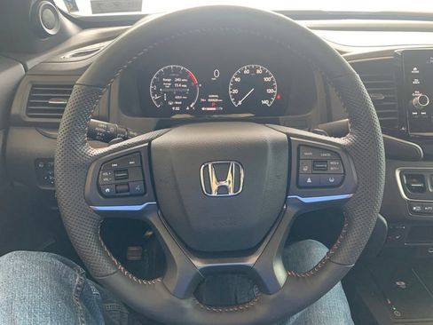 Used 2025 Honda Ridgeline TrailSport image 4