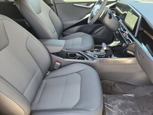 New 2025 Kia Niro EX Touring image 9