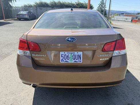 Used 2011 Subaru Legacy 2.5i Limited AWD/4WD image 4