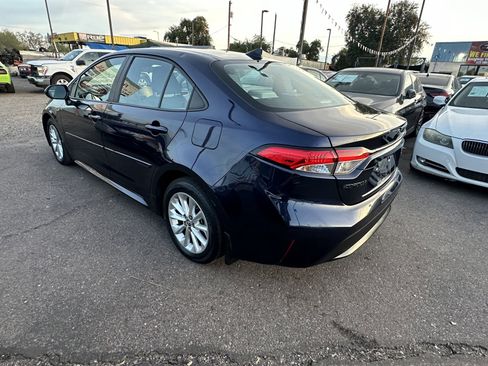 Used 2021 Toyota Corolla LE w/ LE Convenience Package FWD image 3