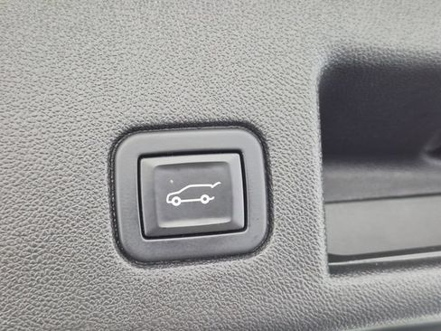 Used 2020 Chevrolet Equinox LT FWD image 30