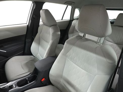 Used 2024 Toyota Corolla Cross L image 11