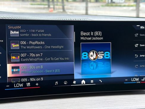 Used 2025 BMW 330i Sedan w/ Convenience Package image 23