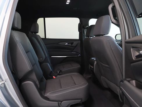 Used 2025 Chevrolet Traverse LT w/ Driver Confidence Package AWD/4WD image 19
