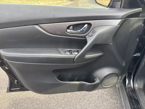 Used 2016 Nissan Rogue S image 14