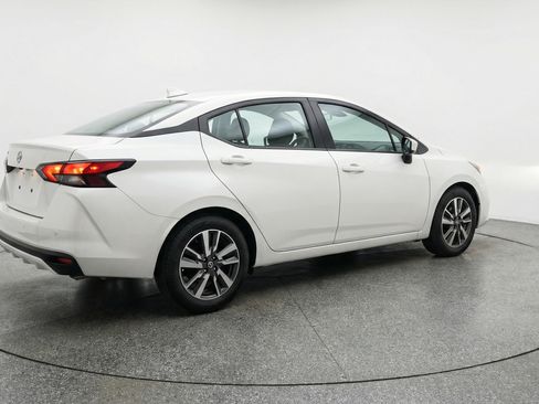 Used 2025 Nissan Versa SV image 9